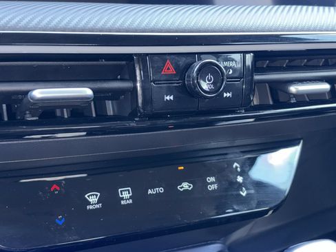 Certified 2025 Nissan Kicks SR FWD image 13