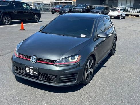 Used 2017 Volkswagen GTI SE FWD image 3