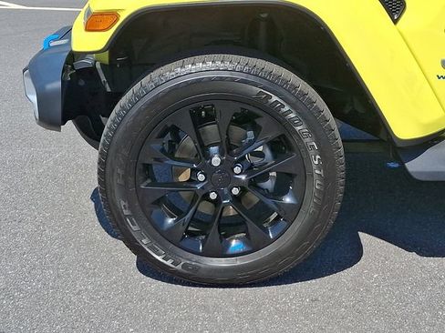Used 2023 Jeep Wrangler Unlimited Sahara AWD/4WD image 8