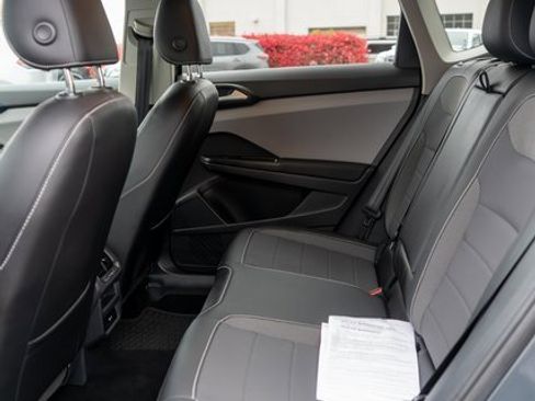 Used 2022 Volkswagen Taos SE image 12