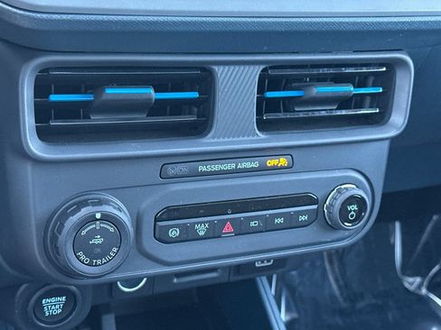 Used 2025 Ford Maverick Lobo AWD/4WD image 18