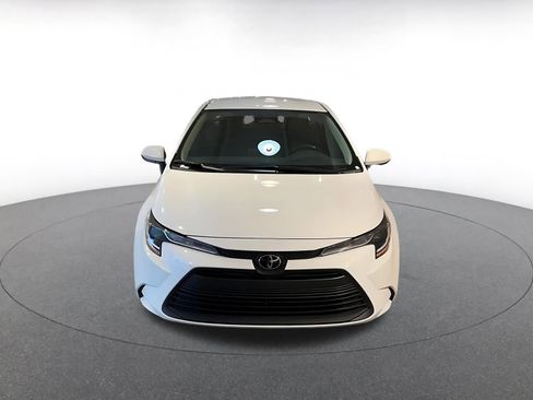 Used 2025 Toyota Corolla LE image 4
