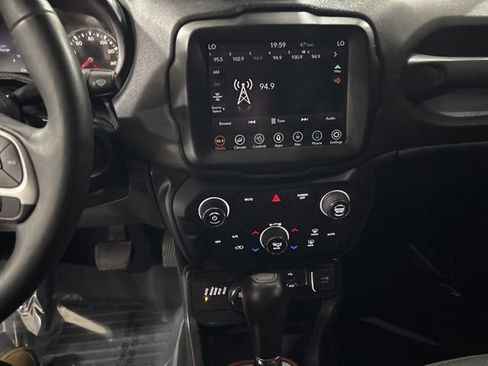 Used 2019 Jeep Renegade Trailhawk w/ UConnect 8.4 Nav Group image 21