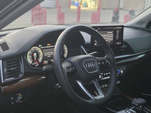 Used 2024 Audi Q5 e Premium Plus w/ Premium Plus Package image 13