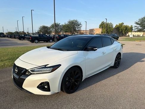Used 2023 Nissan Maxima SR w/ Sport Mat Group FWD image 2
