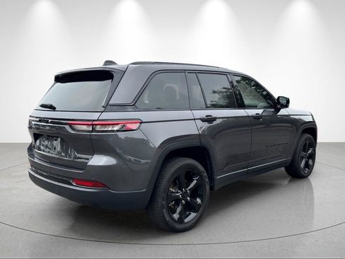 Used 2024 Jeep Grand Cherokee Limited w/ Black Appearance Package AWD/4WD image 5