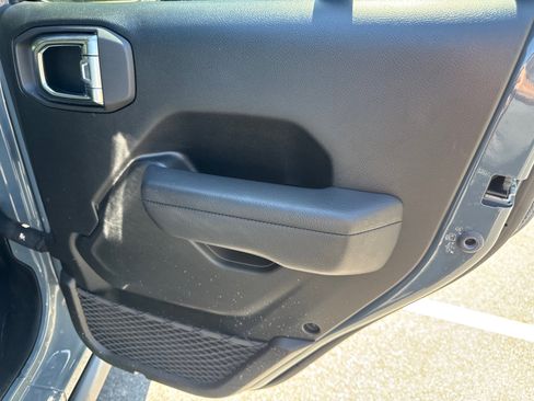 Used 2025 Jeep Wrangler Willys AWD/4WD image 17