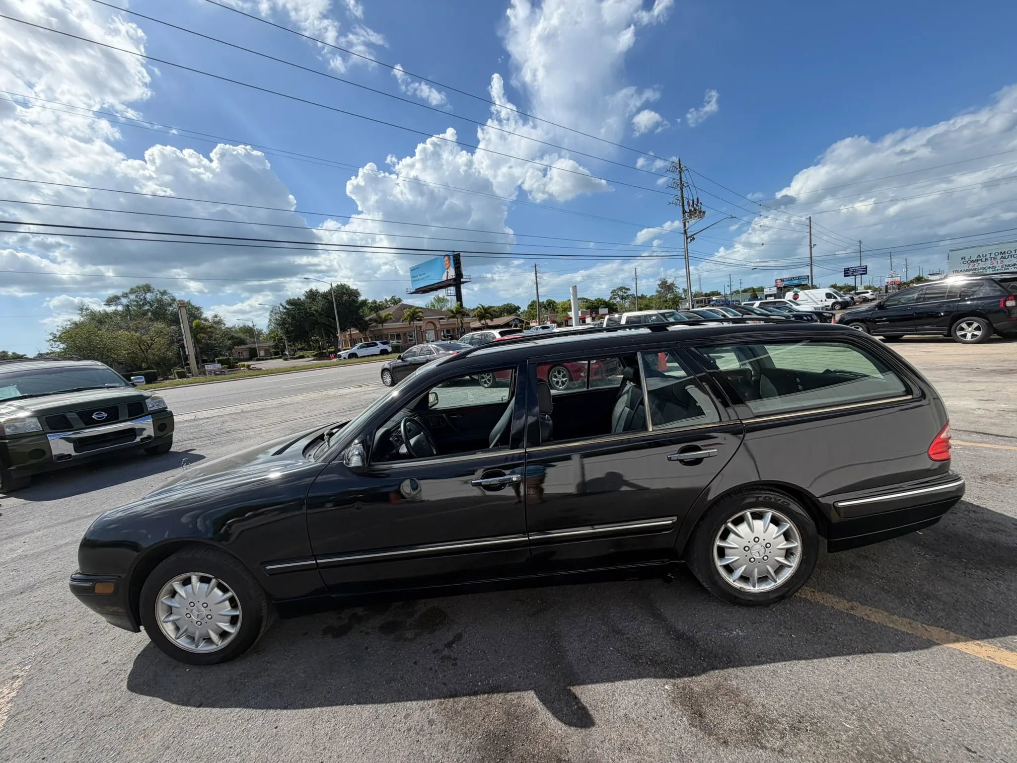 Used 2002 Mercedes-Benz E 320 4MATIC Wagon image 5