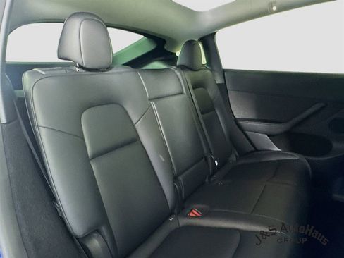 Used 2022 Tesla Model Y Long Range image 33
