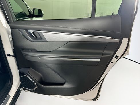 Used 2025 Buick Enclave Preferred image 32