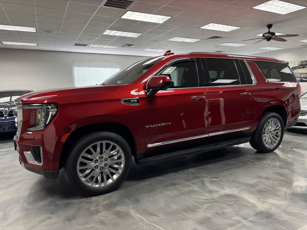 Used 2022 GMC Yukon XL SLT AWD/4WD image 13