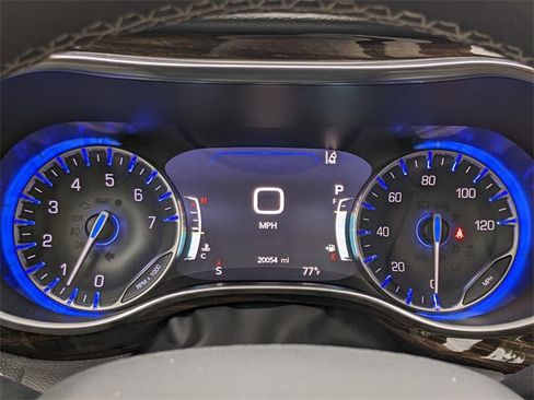 Used 2023 Chrysler Pacifica Limited image 25
