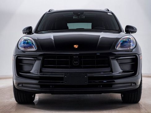 Certified 2025 Porsche Macan image 6