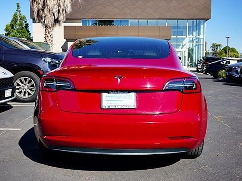 Used 2019 Tesla Model 3 Standard Range image 9