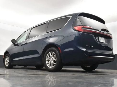 Used 2025 Chrysler Pacifica Select FWD image 12
