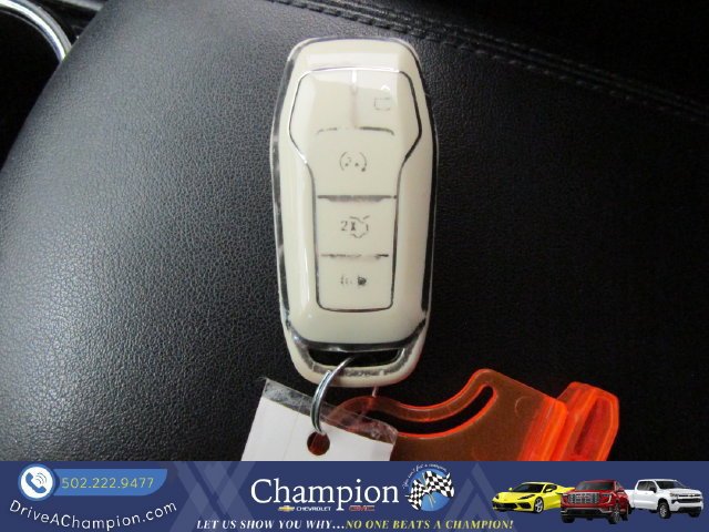 Used 2016 Ford Edge SEL w/ Equipment Group 201A AWD/4WD image 9