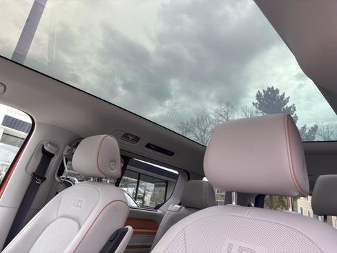 Used 2025 Volkswagen ID. Buzz 1st Edition image 15