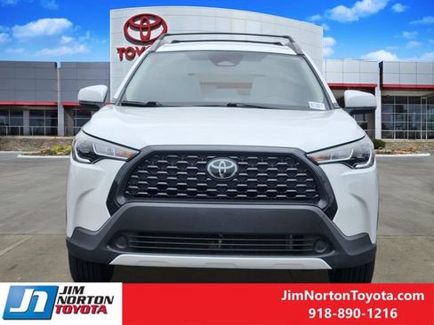 Used 2024 Toyota Corolla Cross LE FWD image 2