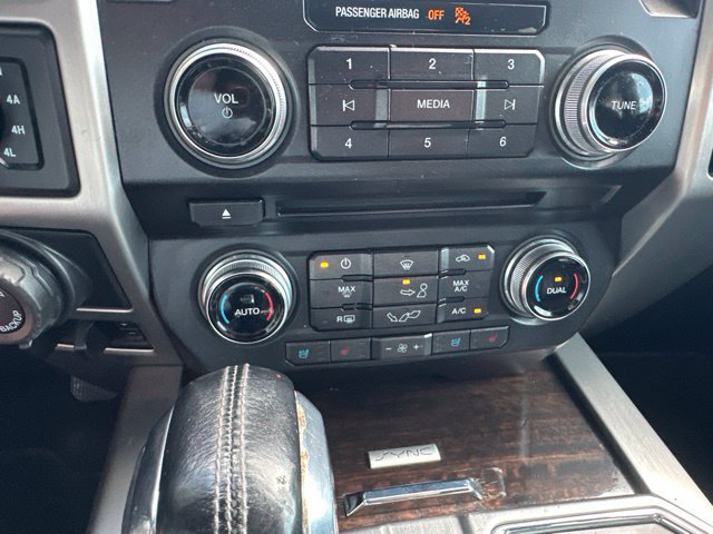 Used 2017 Ford F150 Platinum w/ Equipment Group 701A Luxury AWD/4WD image 22