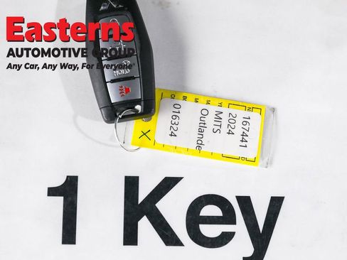 Used 2024 Mitsubishi Outlander SE image 25