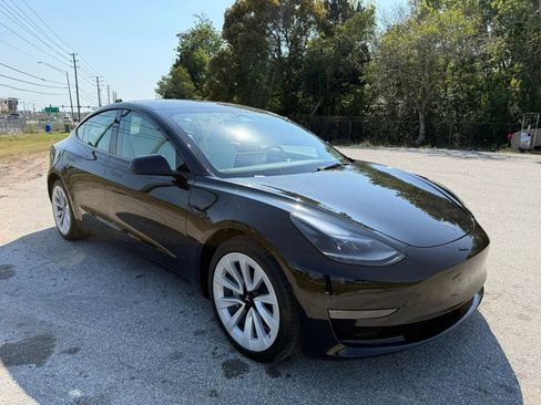 Used 2023 Tesla Model 3 Standard Range image 3