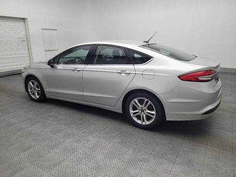 Used 2018 Ford Fusion SE w/ Fusion SE Technology Package FWD image 3