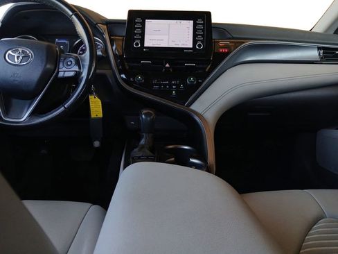 Used 2022 Toyota Camry SE FWD image 11