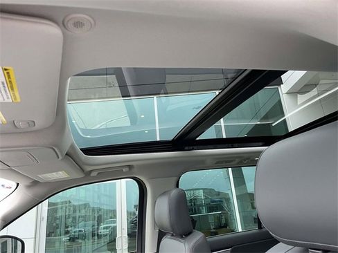 Used 2025 Ford Expedition Active image 17