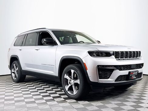 New 2026 Jeep Grand Cherokee L Limited w/ Luxury Tech Group II AWD/4WD image 1