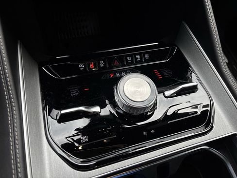 New 2026 Jeep Grand Wagoneer 4WD image 18