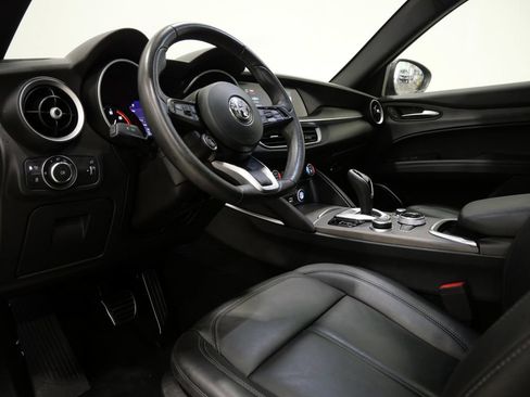 Used 2023 Alfa Romeo Stelvio Ti AWD/4WD image 12