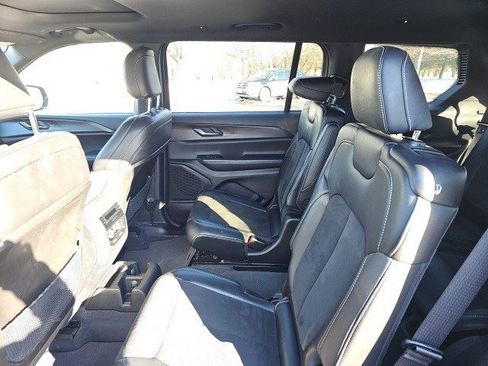 Used 2023 Jeep Grand Cherokee L Altitude image 18