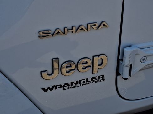 Used 2018 Jeep Wrangler Unlimited Sahara image 31