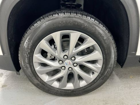 Used 2025 Buick Enclave Preferred w/ Power Package AWD/4WD image 27