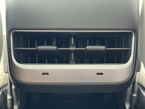 Used 2020 Tesla Model Y Long Range image 28