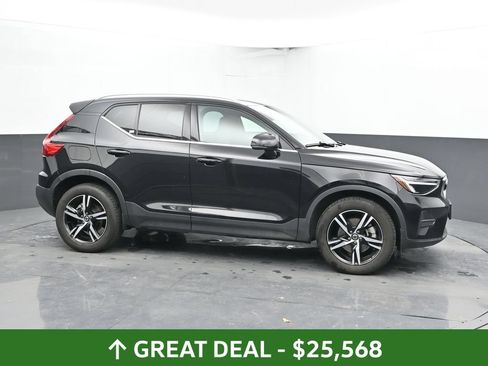 Used 2025 Volvo XC40 B5 Core AWD/4WD image 5