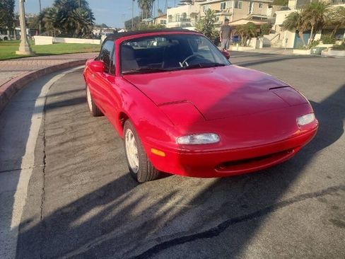 Used 1997 MAZDA MX-5 Miata M-Edition RWD image 3