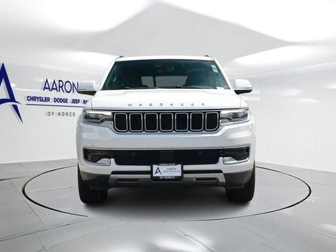 Used 2022 Jeep Wagoneer Series III w/ Premium Group I AWD/4WD image 4