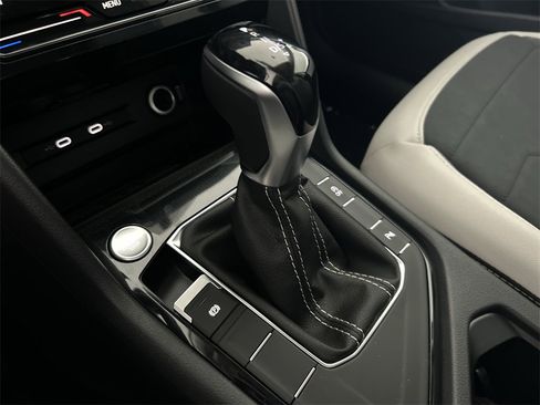 New 2026 Volkswagen Taos SE image 28