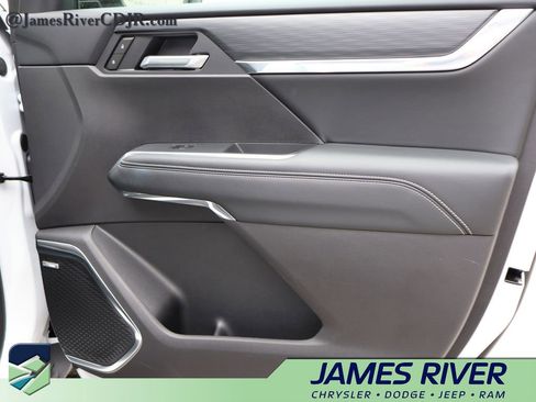 Used 2026 GMC Acadia Elevation w/ Elevation Premium Package image 8