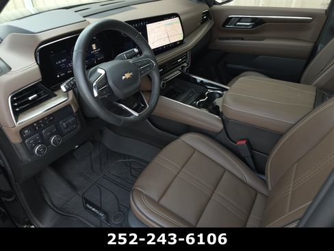 Used 2025 Chevrolet Suburban High Country AWD/4WD image 6