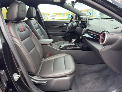 Used 2025 Chevrolet Trax RS w/ Sunroof Package FWD image 38