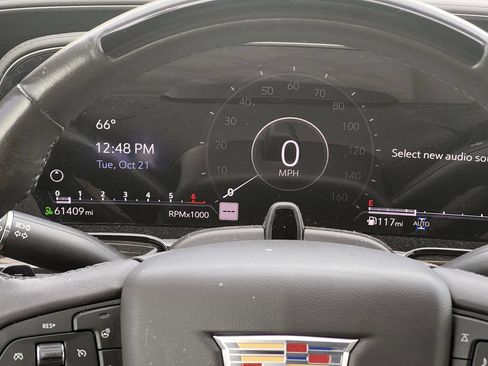 Used 2023 Cadillac Escalade ESV Premium Luxury AWD/4WD image 13