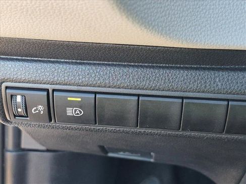 Used 2025 Toyota Corolla LE FWD image 11