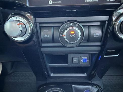 Used 2024 Toyota 4Runner TRD Off-Road Premium AWD/4WD image 33