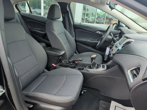 Used 2017 Chevrolet Cruze LS FWD image 21