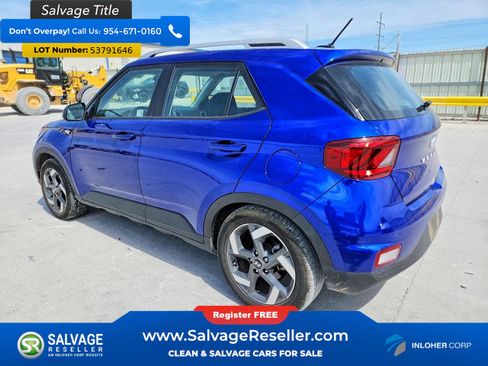 Used 2024 Hyundai Venue SEL FWD image 3