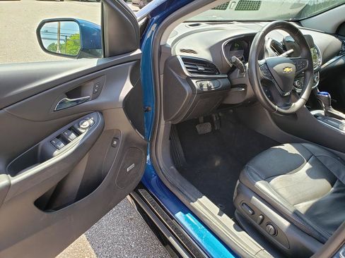 Used 2019 Chevrolet Volt Premier w/ Driver Confidence II Package FWD image 9
