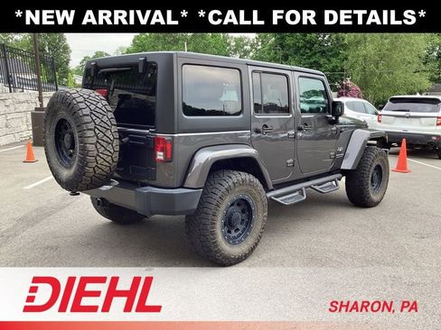Used 2018 Jeep Wrangler Unlimited Sahara AWD/4WD image 7