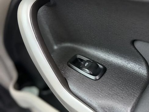 Used 2012 Ford Fiesta SE FWD image 13